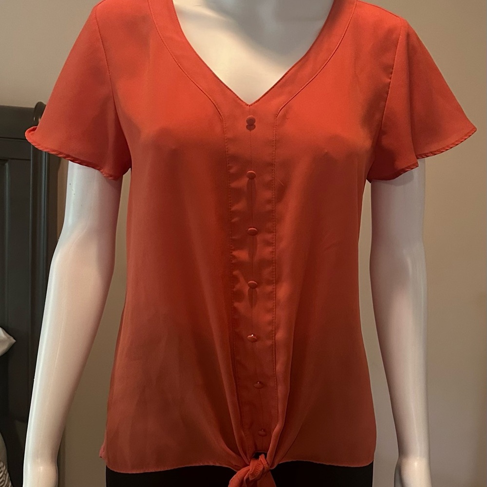 Coral size small Flutter Sleeve Button Down Blouse